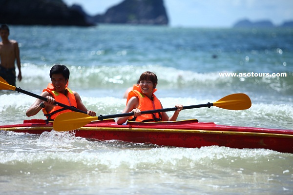 Kayak trên Cát Bà